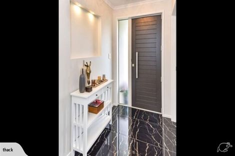 Photo of property in 9 Tongeren Square, Karaka, Papakura, 2113