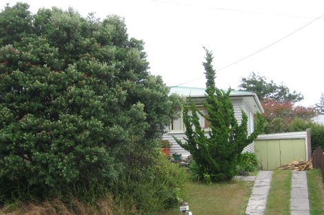 Photo of property in 129 Beach Haven Road, Beach Haven, Auckland, 0626