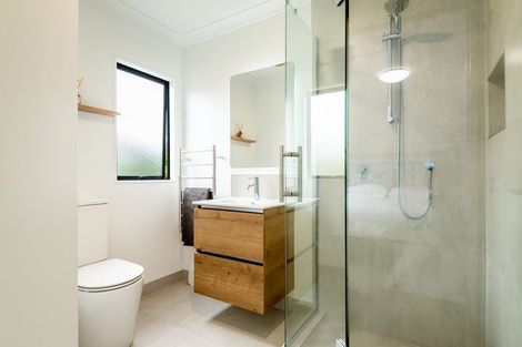 Photo of property in 8a Onepoto Road, Hauraki, Auckland, 0622