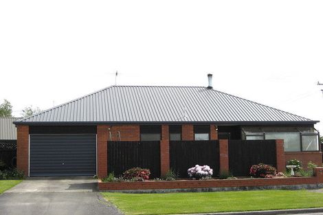 Photo of property in 2 Milesbrook Close, Rangiora, 7400