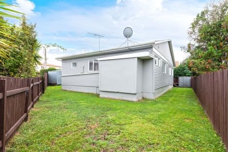 Photo of property in 60 Waimumu Road, Massey, Auckland, 0614