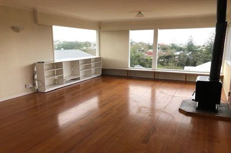 Photo of property in 135 Birkenhead Avenue, Birkenhead, Auckland, 0626