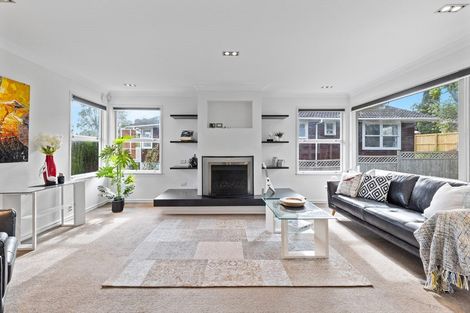 Photo of property in 16 Weatherly Road, Torbay, Auckland, 0630