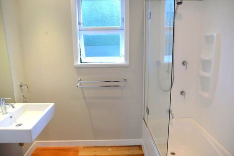 Photo of property in 1/190 East Coast Road, Forrest Hill, Auckland, 0620