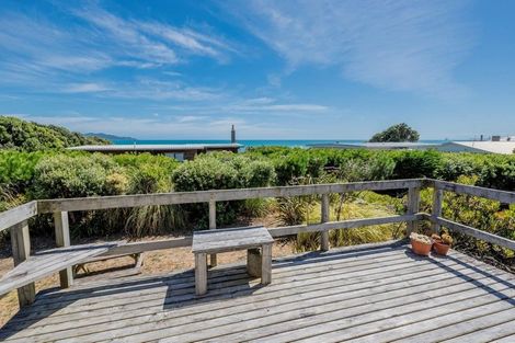 Photo of property in 6 Stonewall Grove, Waikanae Beach, Waikanae, 5036