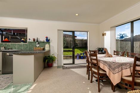 Photo of property in 15 Westglen Place, Ranui, Auckland, 0612