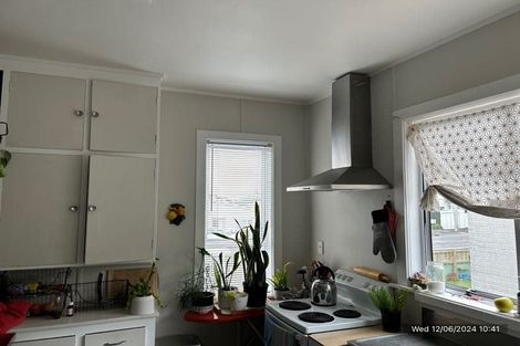 Photo of property in 27 Bulteel Street, New Plymouth, 4310