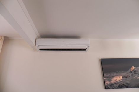 Photo of property in 68a Churton Drive, Churton Park, Wellington, 6037