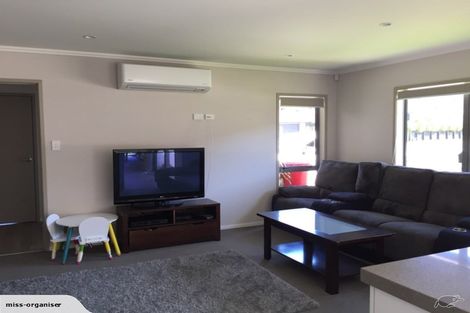 Photo of property in 2 Cory Jane Grove, Riverstone Terraces, Upper Hutt, 5018