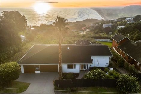 Photo of property in 77 Waitea Road, Muriwai, 0881