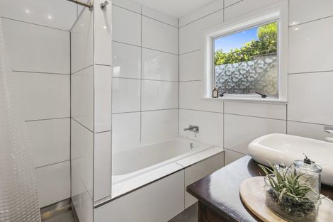 Photo of property in 102a Homebush Road, Khandallah, Wellington, 6035