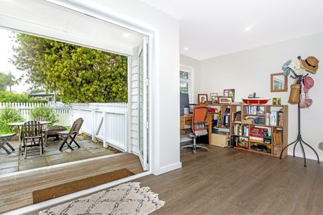 Photo of property in 14 Lysnar Street, Okitu, Gisborne, 4010