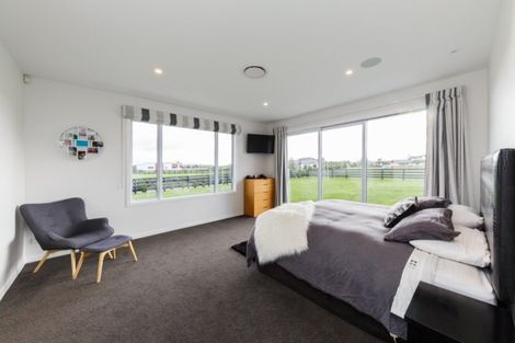 Photo of property in 33 Hartwell Drive, Kelvin Grove, Palmerston North, 4470