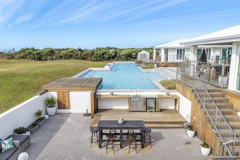 Photo of property in 87 Rutherford Drive, Waikanae Beach, Waikanae, 5036