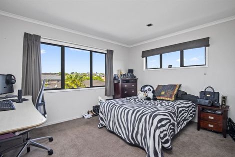 Photo of property in 10 Valley Fields Place, Pukekohe, 2120