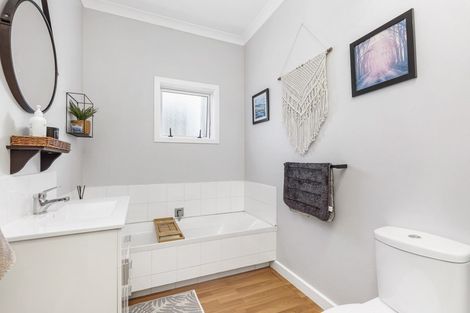 Photo of property in 10 Forest Lake Road, Forest Lake, Hamilton, 3200