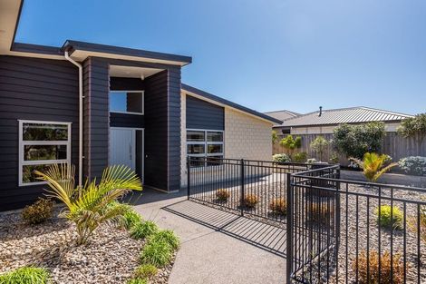 Photo of property in 15 Taranui Way, Paraparaumu Beach, Paraparaumu, 5032