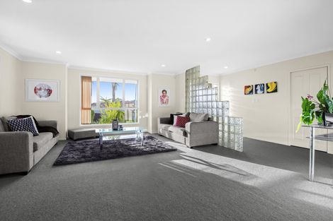 Photo of property in 55 Mt Lebanon Crescent, The Gardens, Auckland, 2105