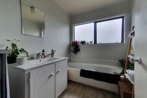 Photo of property in 1 Oakmont Place, Wattle Downs, Auckland, 2103