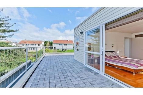 Photo of property in 19a Clairville Crescent, Wai O Taiki Bay, Auckland, 1072