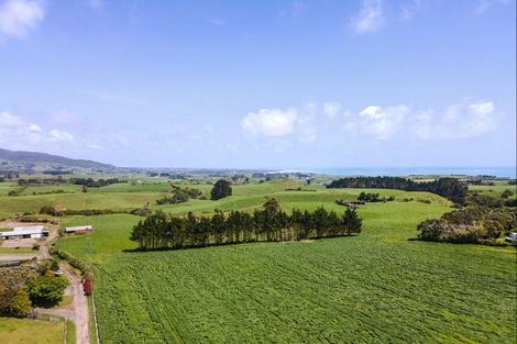 Photo of property in 629 South Road, Omata, New Plymouth, 4374