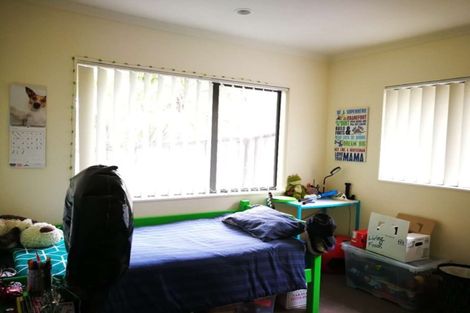Photo of property in 62b Hogarth Rise, West Harbour, Auckland, 0618