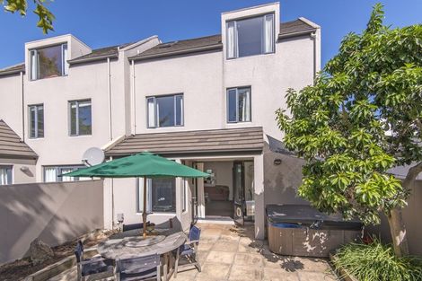 Photo of property in 1 Oakford Close, Riccarton, Christchurch, 8011