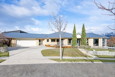 Photo of property in 2 Island View Place, Wanaka, 9305