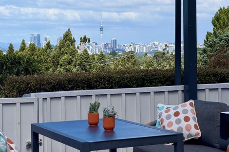 Photo of property in 52 Balmain Road, Chatswood, Auckland, 0626