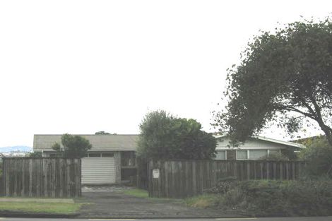 Photo of property in 4331 Great North Road, Glendene, Auckland, 0602