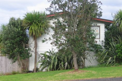 Photo of property in 28 Aldern Road, Massey, Auckland, 0614