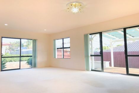 Photo of property in 11 Claywest Place, Glen Eden, Auckland, 0602