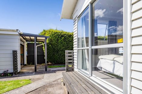 Photo of property in 4 Karaka Street, Merrilands, New Plymouth, 4312