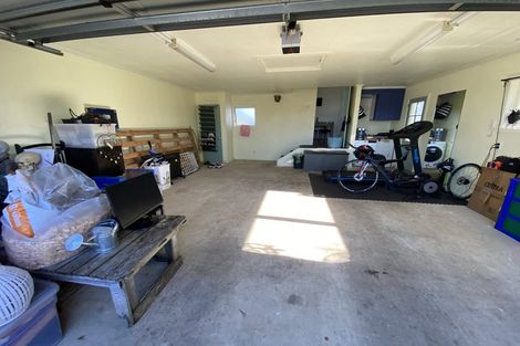 Photo of property in 38 Buscomb Avenue, Henderson, Auckland, 0610