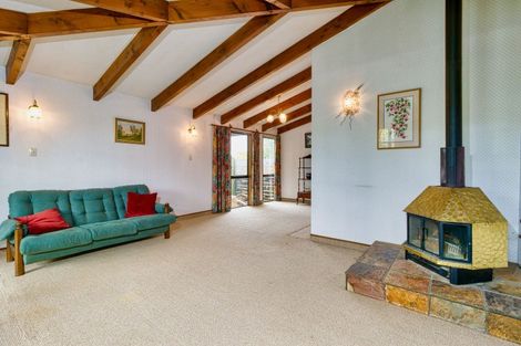 Photo of property in 11 Deakin Place, Clive, 4102