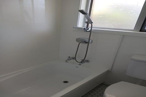 Photo of property in 1a Ruamahanga Crescent, Terrace End, Palmerston North, 4410