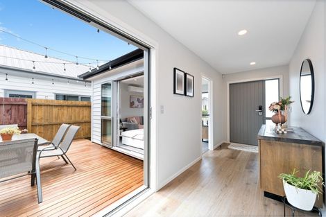 Photo of property in 24 Tarras Road, Kumeu, 0810