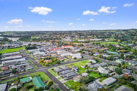 Photo of property in 16 Domain Street, Waiuku, 2123