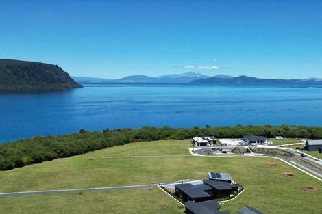 Photo of property in 8 Broadleaf Way, Kinloch, Taupo, 3377