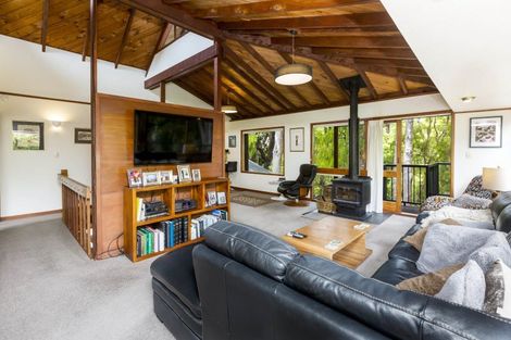 Photo of property in 24 Freemans Way, Pinehaven, Upper Hutt, 5019