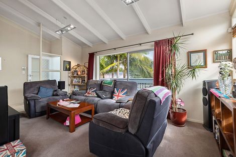 Photo of property in 6 Tamahere Drive, Glenfield, Auckland, 0629