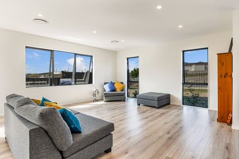 Photo of property in 12 Cirrus Way, Ranui, Auckland, 0612