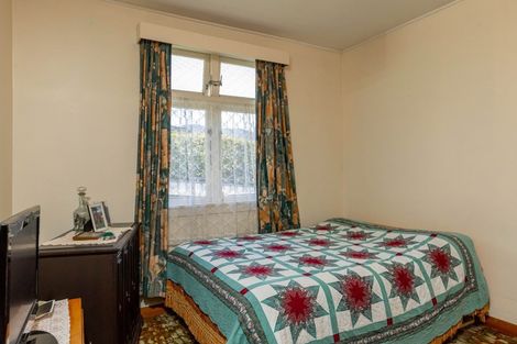 Photo of property in 82 Milton Terrace, Picton, 7220