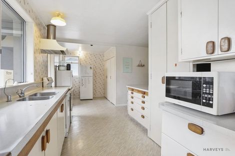 Photo of property in 37 Beaubank Road, Kelston, Auckland, 0602