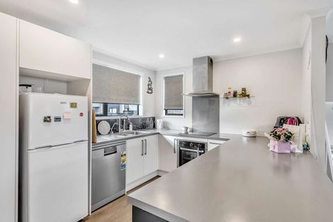 Photo of property in 27 Discovery Place, Marfell, New Plymouth, 4310