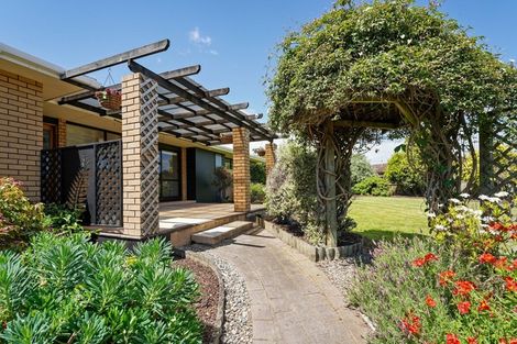 Photo of property in 5 Chilton Drive, Paraparaumu, 5032