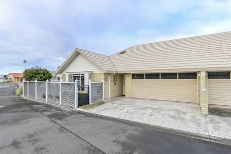 Photo of property in 2/212 Grove Road, Mayfair, Hastings, 4122