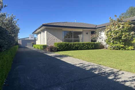 Photo of property in 92 Isleworth Road, Bishopdale, Christchurch, 8053