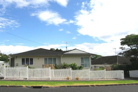 Photo of property in 10 Heath Avenue, Northcote, Auckland, 0627