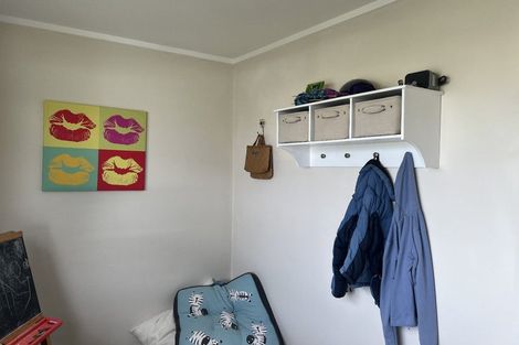 Photo of property in 17 James Street, Waikawa Beach, Levin, 5573